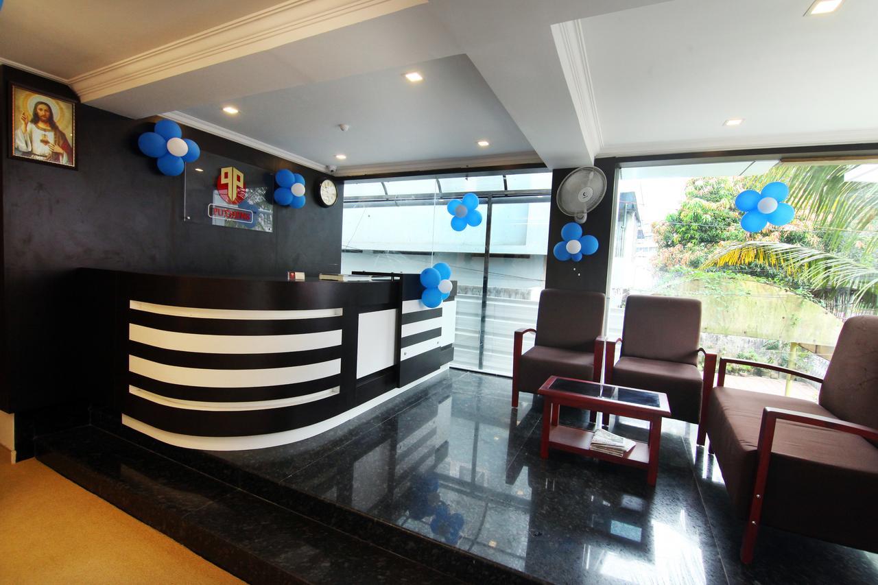 Oyo 18604 Puthens Capitol Inn Kochi Εξωτερικό φωτογραφία