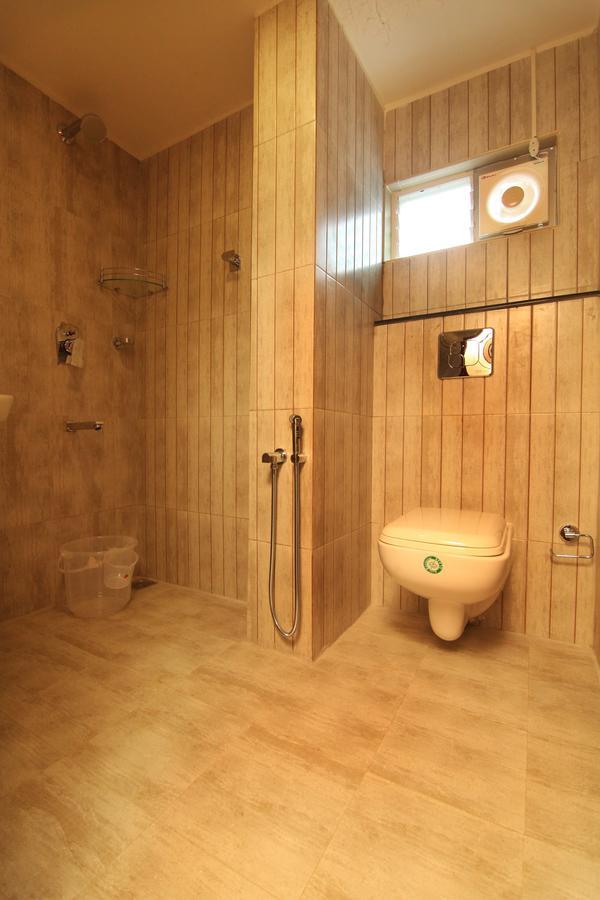 Oyo 18604 Puthens Capitol Inn Kochi Εξωτερικό φωτογραφία