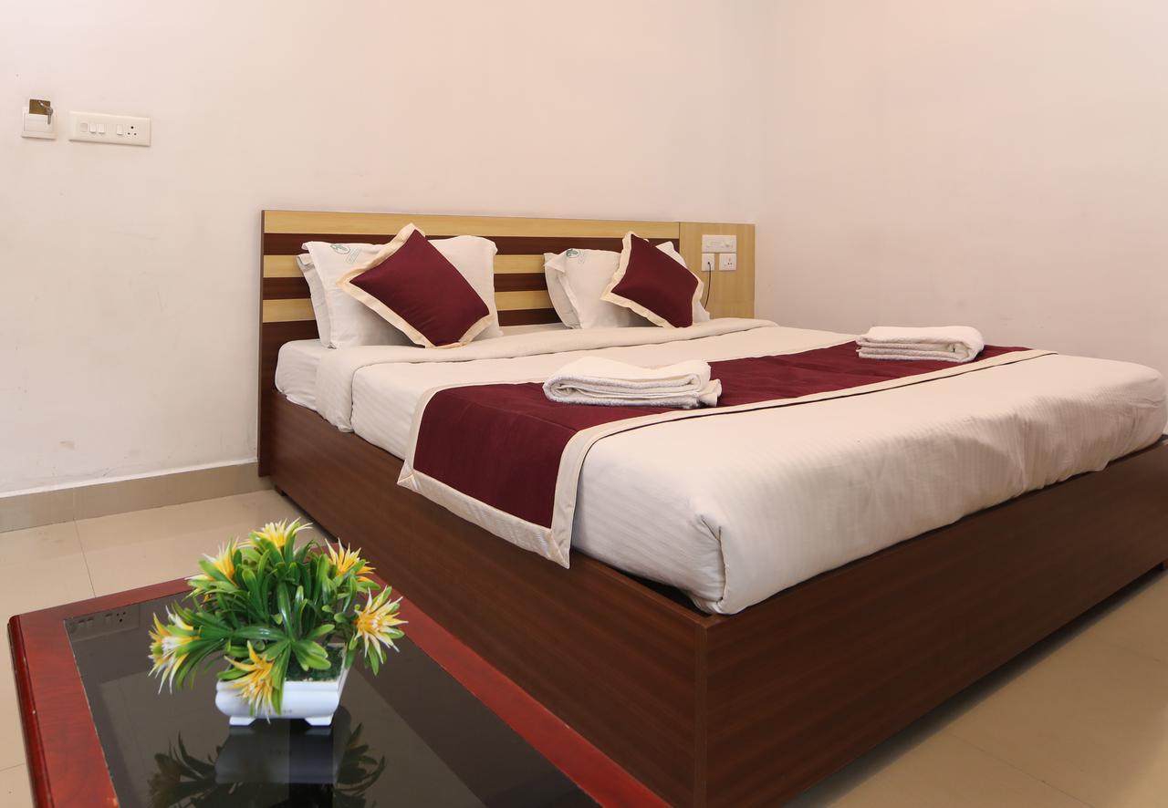 Oyo 18604 Puthens Capitol Inn Kochi Εξωτερικό φωτογραφία