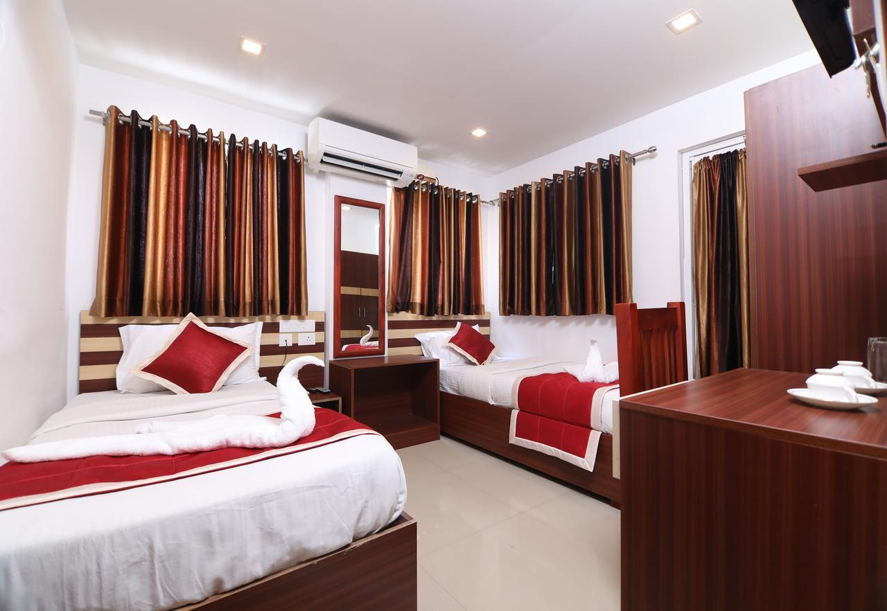 Oyo 18604 Puthens Capitol Inn Kochi Εξωτερικό φωτογραφία