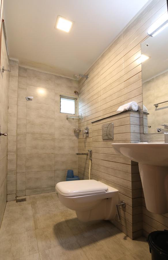 Oyo 18604 Puthens Capitol Inn Kochi Εξωτερικό φωτογραφία