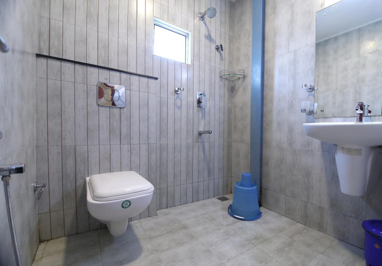Oyo 18604 Puthens Capitol Inn Kochi Εξωτερικό φωτογραφία