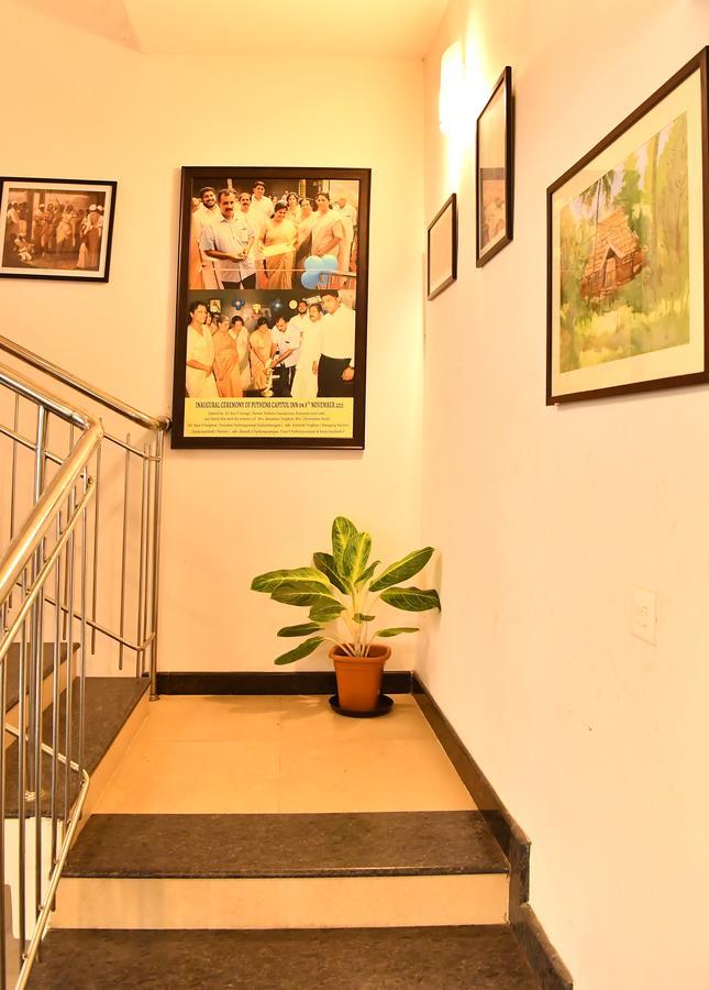 Oyo 18604 Puthens Capitol Inn Kochi Εξωτερικό φωτογραφία