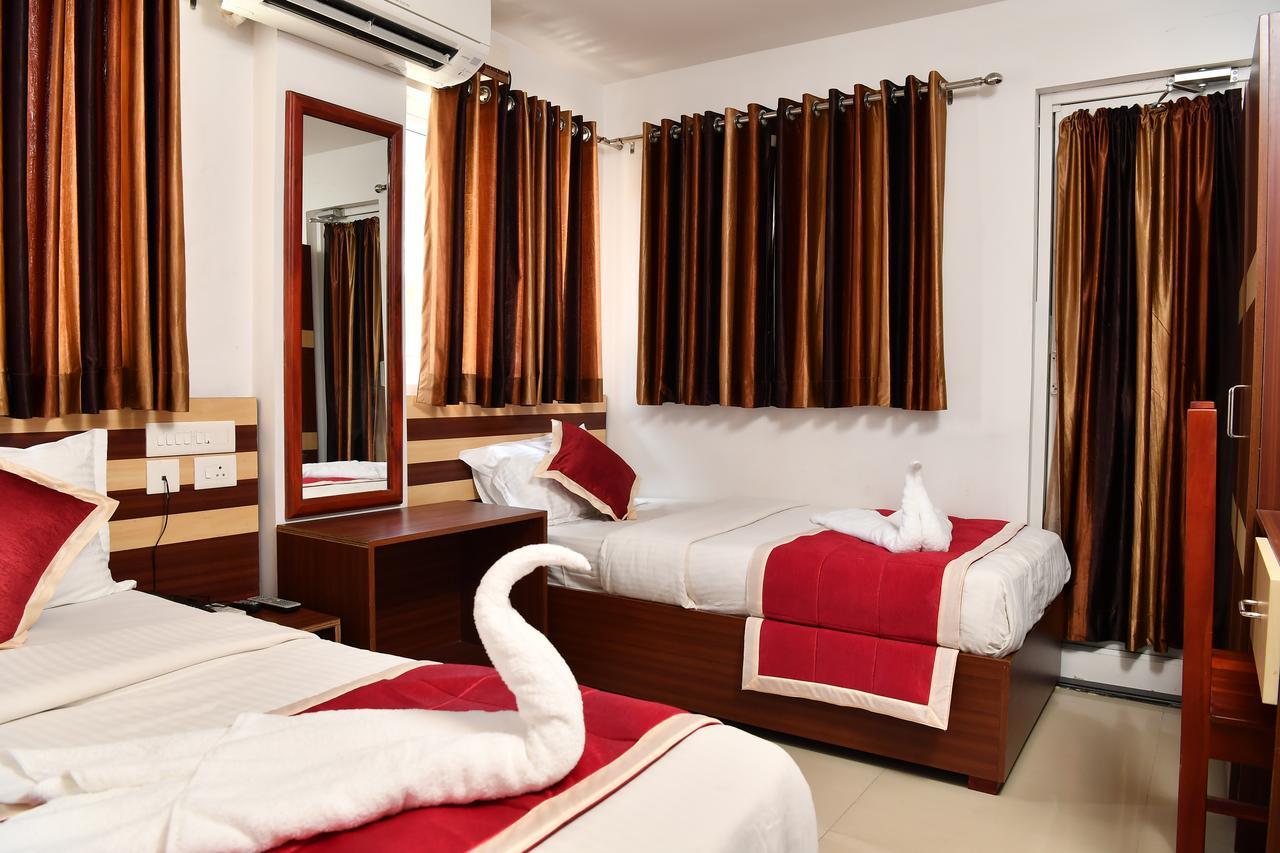Oyo 18604 Puthens Capitol Inn Kochi Εξωτερικό φωτογραφία