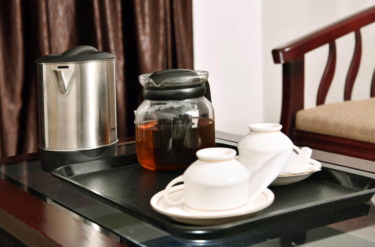 Oyo 18604 Puthens Capitol Inn Kochi Εξωτερικό φωτογραφία