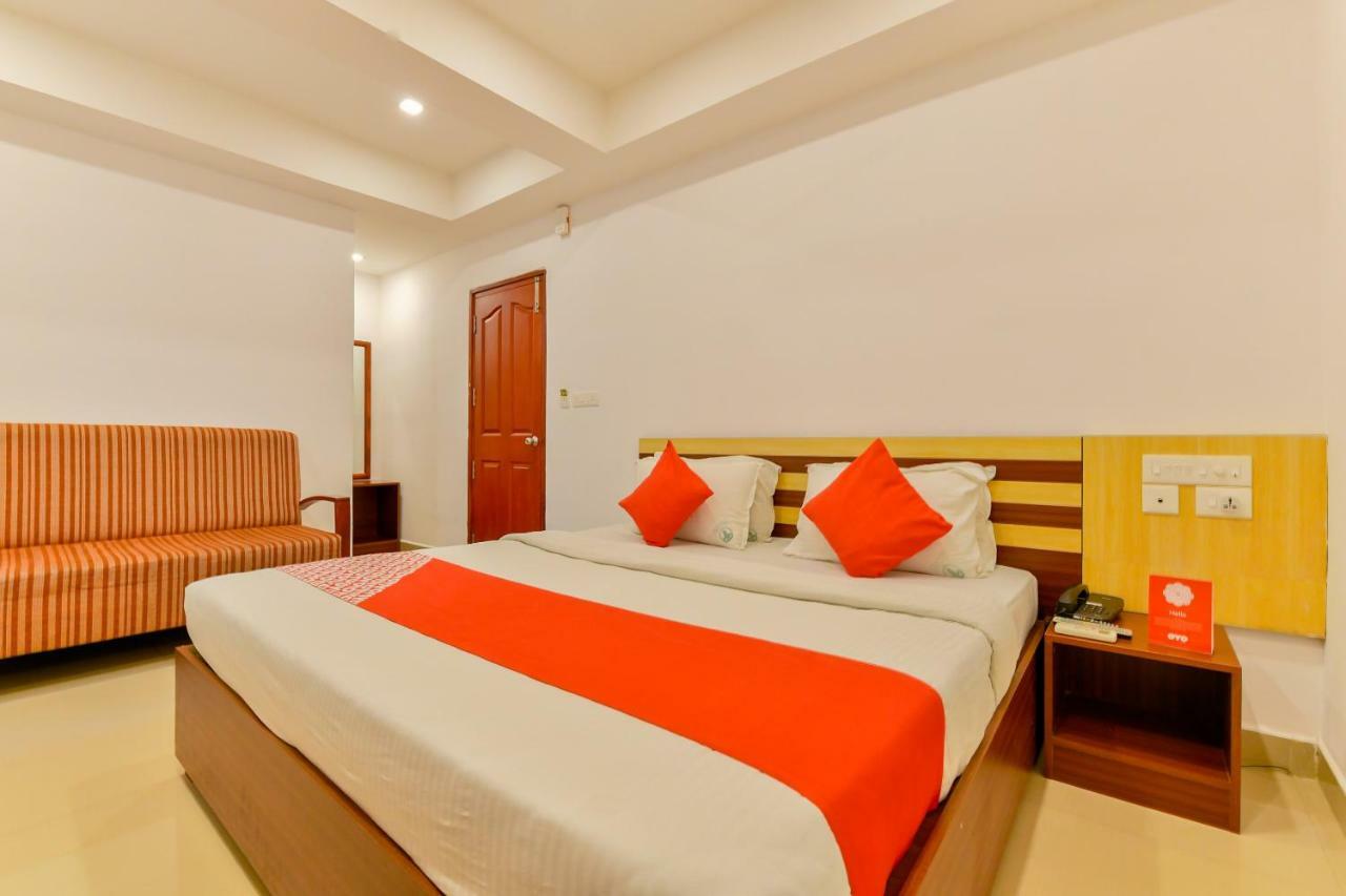 Oyo 18604 Puthens Capitol Inn Kochi Εξωτερικό φωτογραφία