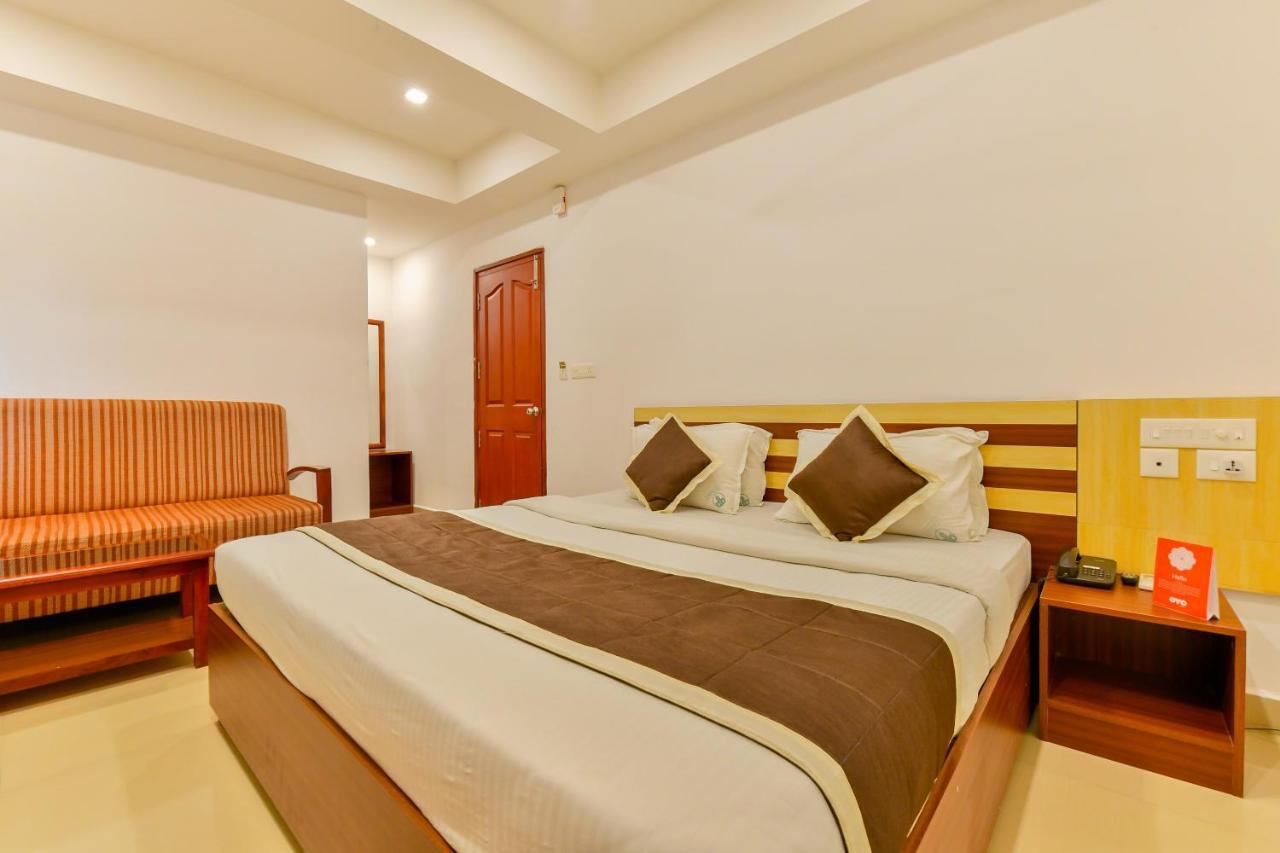 Oyo 18604 Puthens Capitol Inn Kochi Εξωτερικό φωτογραφία